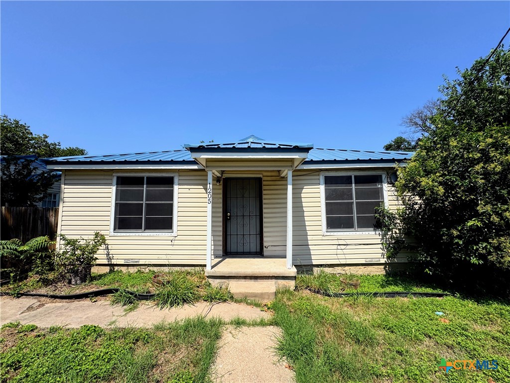 1205 E Avenue G — photo