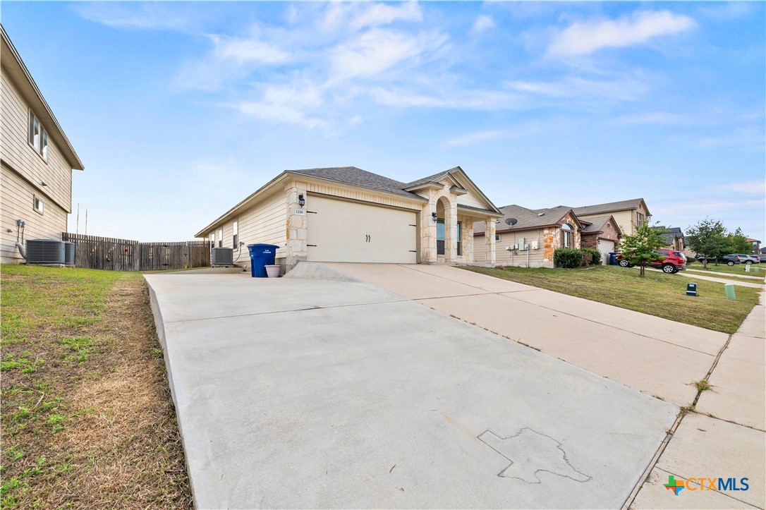 1218 Briscoe Court — photo