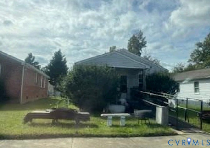 417 E Ladies Mile Rd — photo