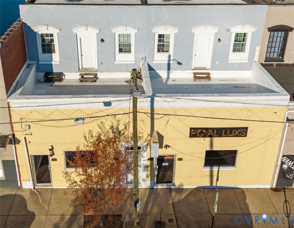 214-216 E Main St — photo