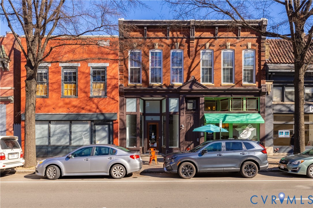 220 W Broad St — photo