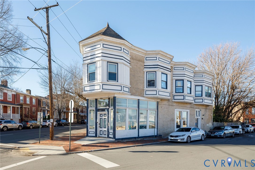 300 W Clay St — photo