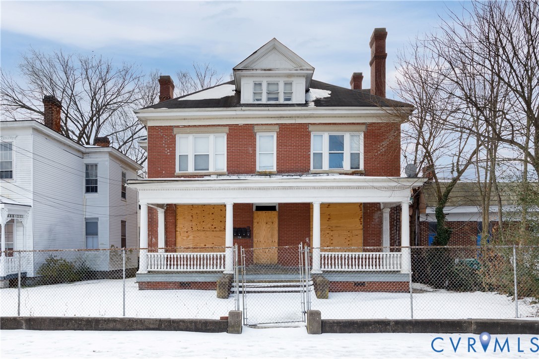 716 W Washington St — photo