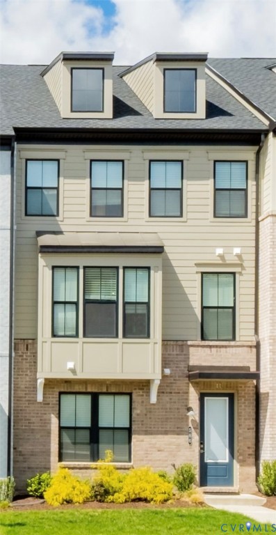 586 Hazel Dr — photo