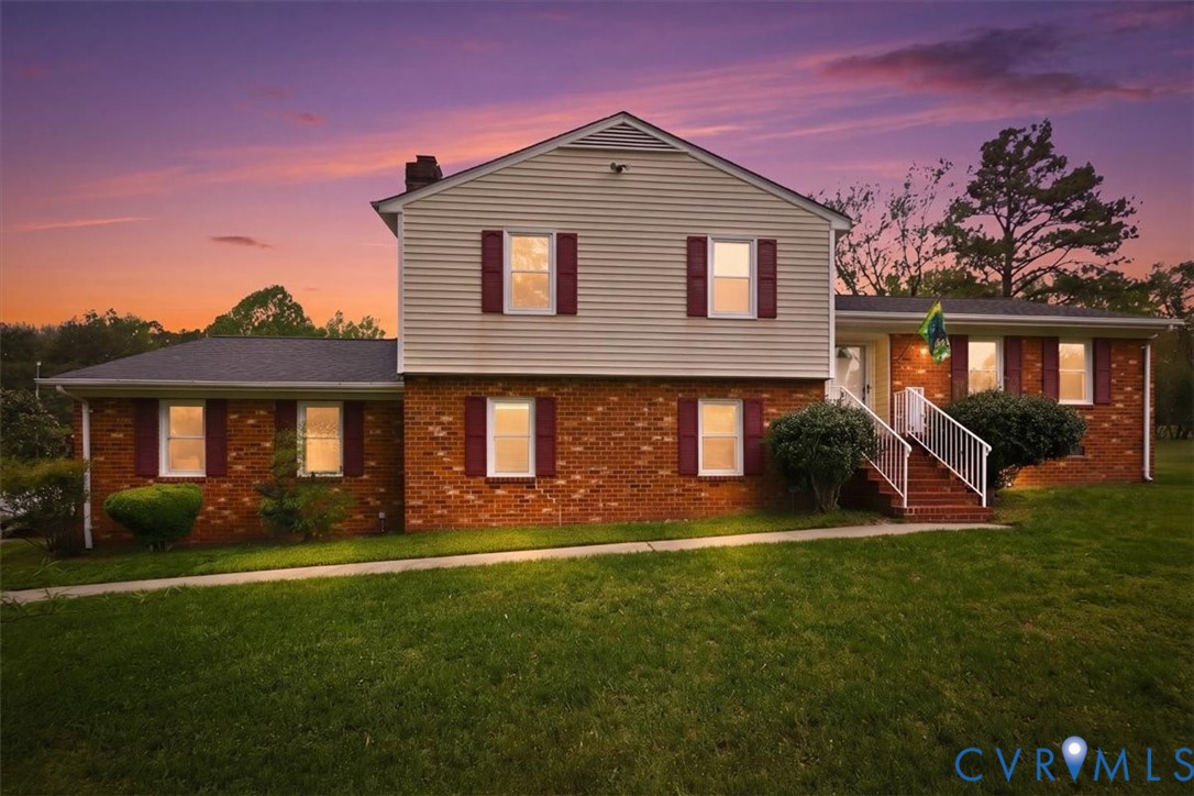 712 Reese Dr — photo
