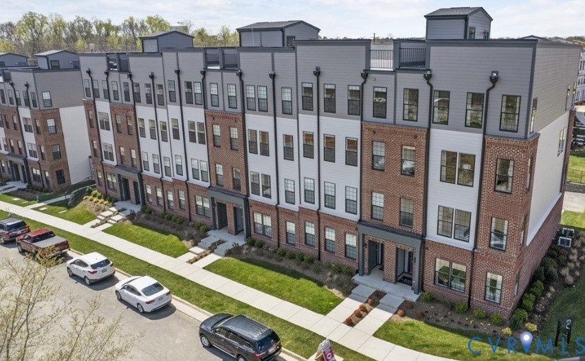 13200 Brattice Loop — photo