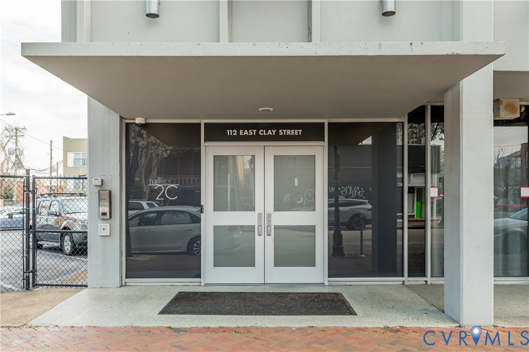112 E Clay St Unit#U2C — photo