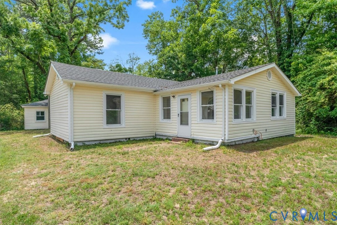 18415 James River Dr — photo