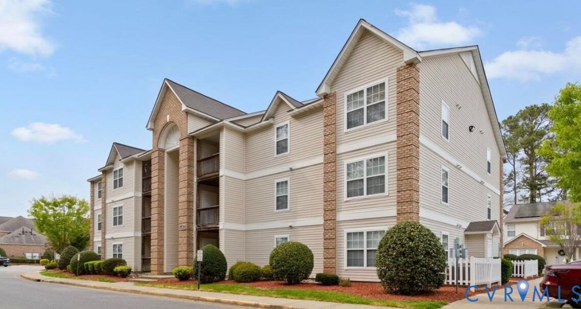 431 Old Colonial Way Unit#302 — photo