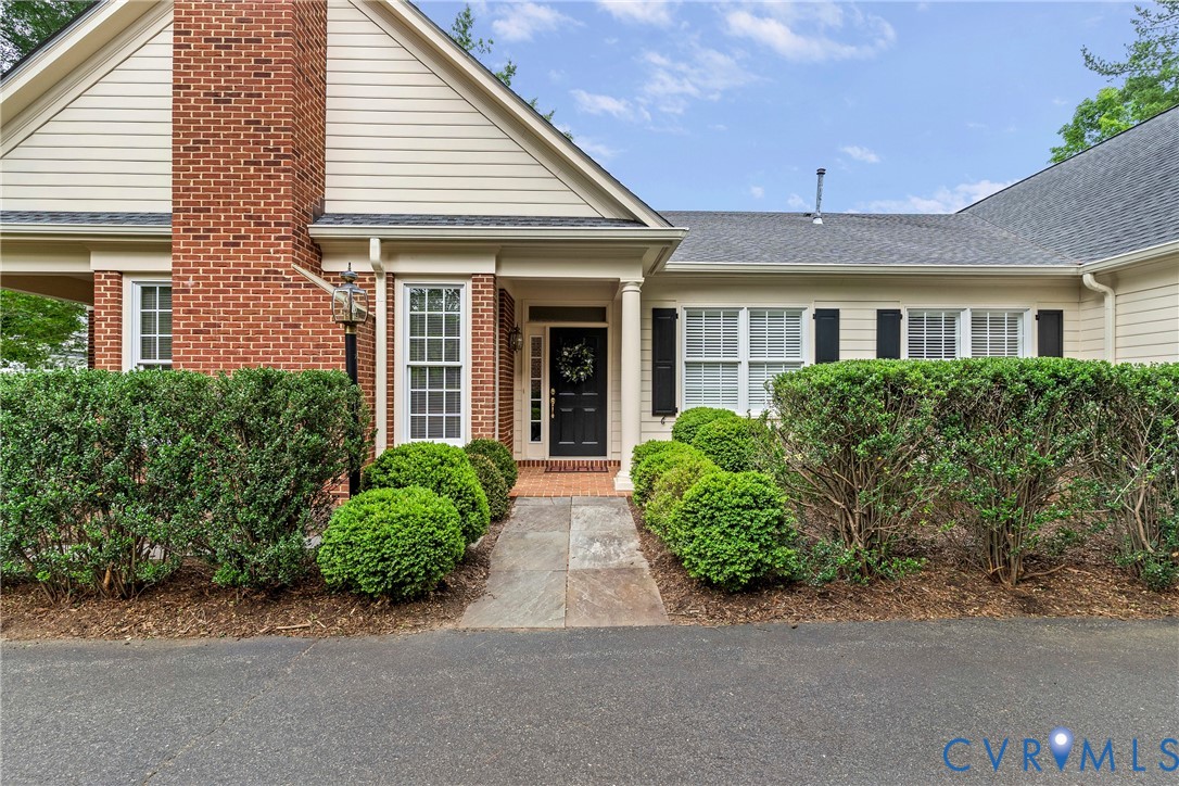 1147 Marion Dr — photo