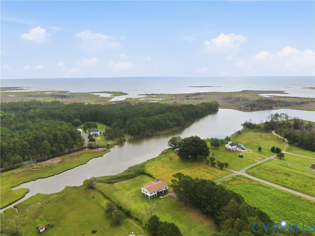 379 Piney Point Rd — photo