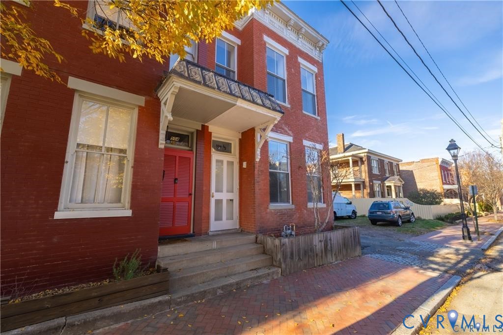 504 1/2 St James St — photo