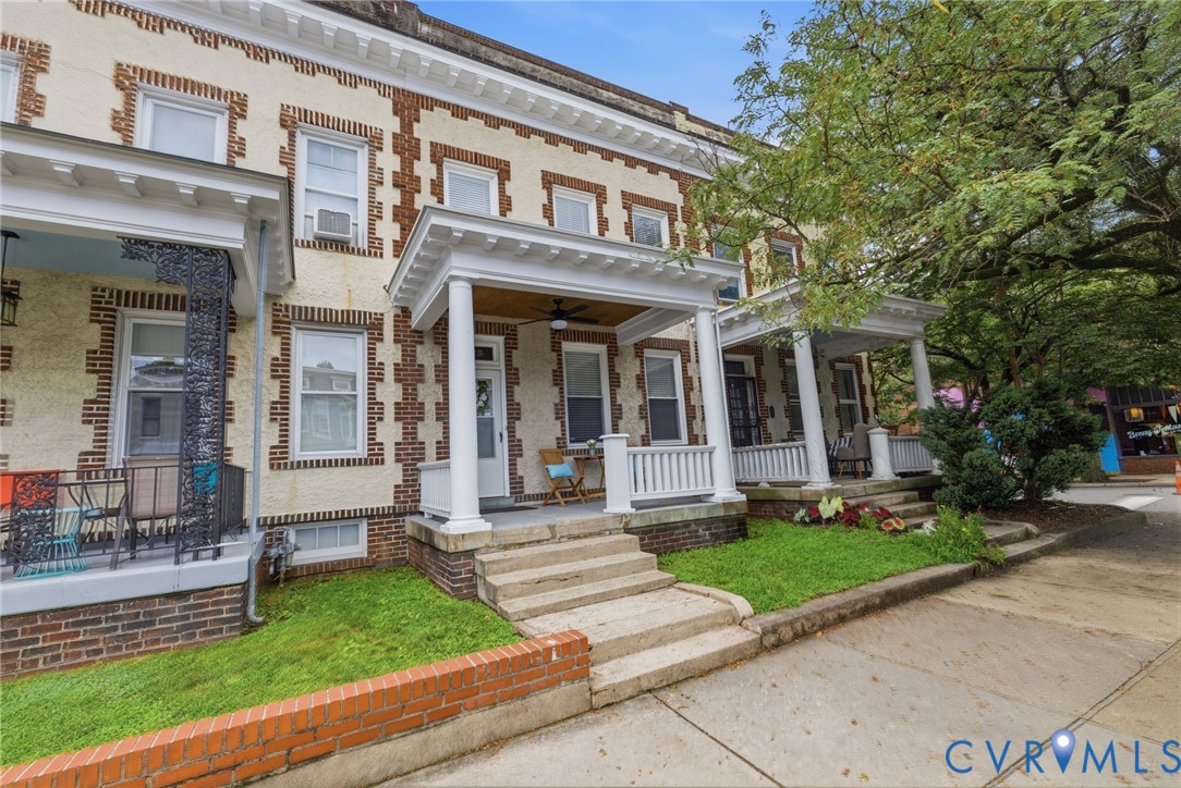 2425 W Main St — photo
