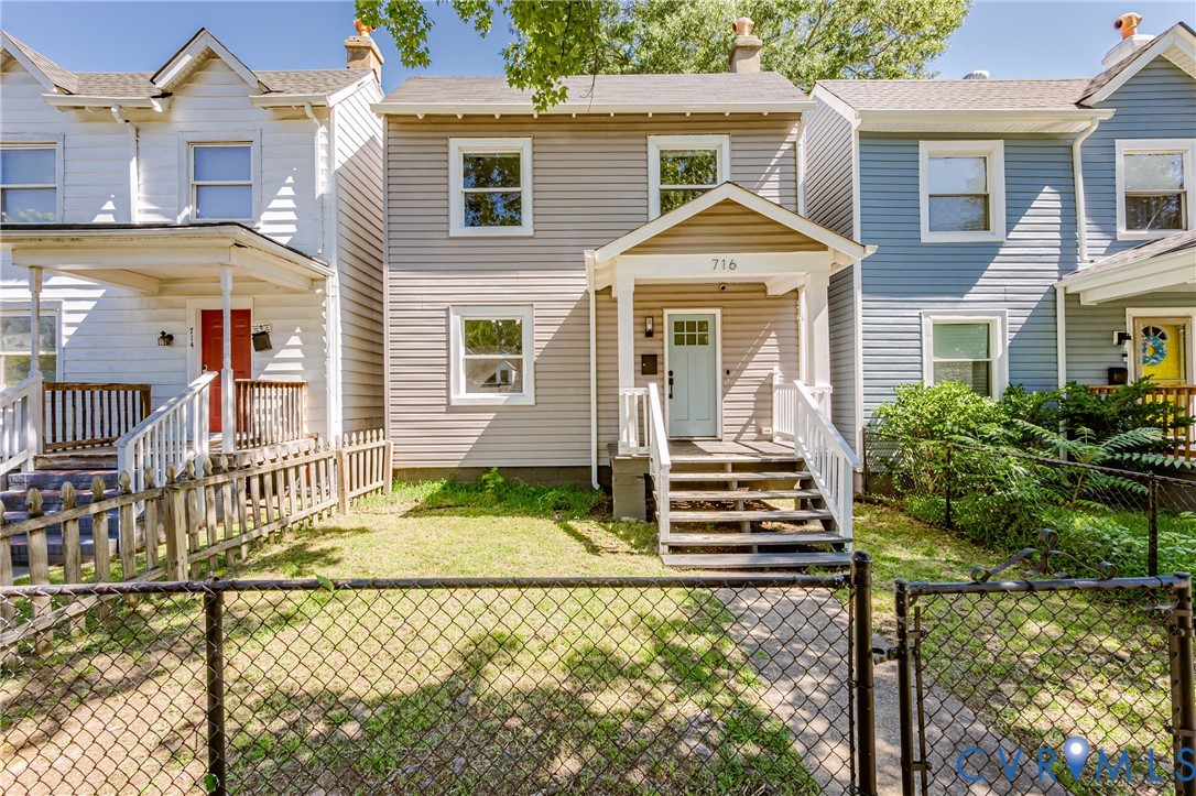 716 E Gladstone Ave — photo
