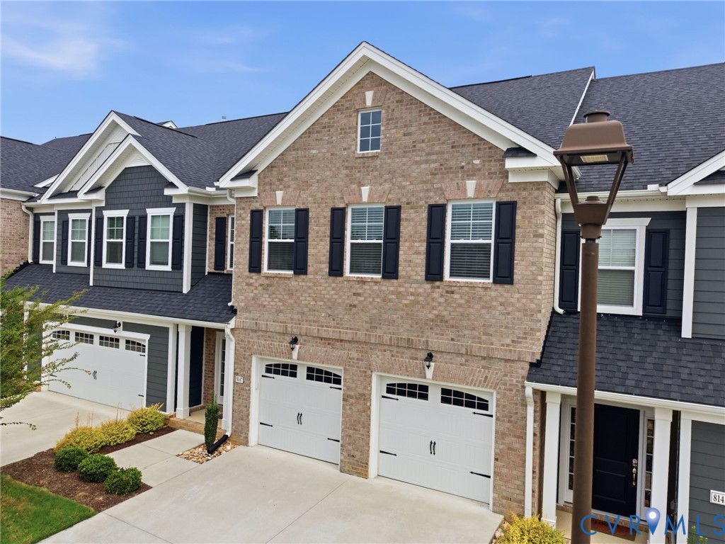 8147 Carriage Homes Dr — photo