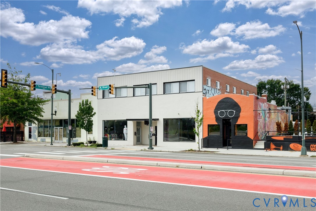 2711 W Broad St — photo