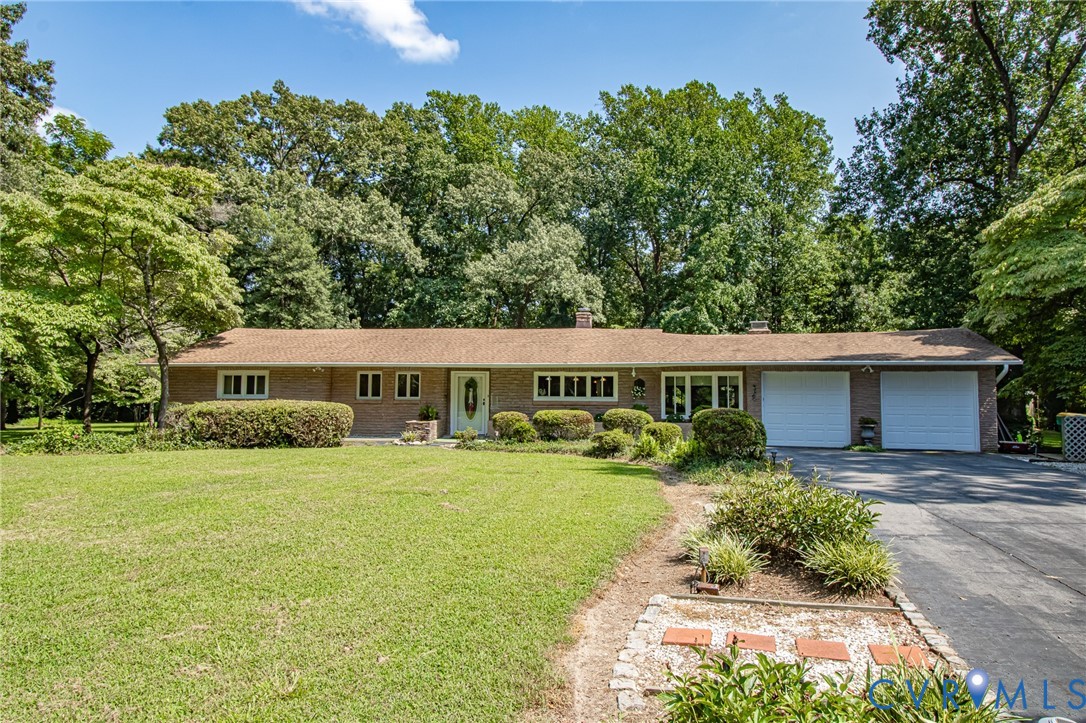 810 Mansion Dr — photo