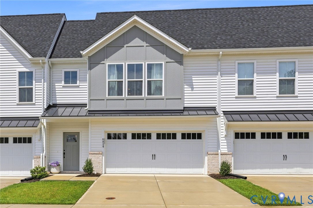 6824 Oasis Breeze Ln — photo