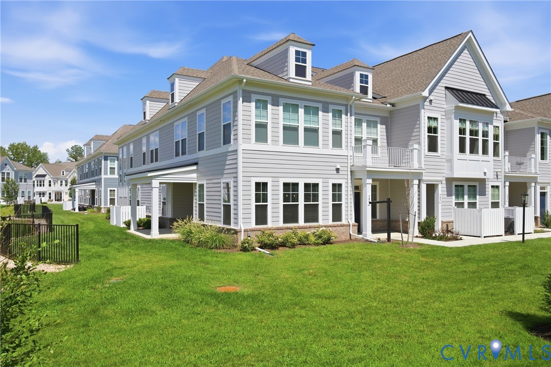 5300 Twisting Vine Ln Unit#105 — photo