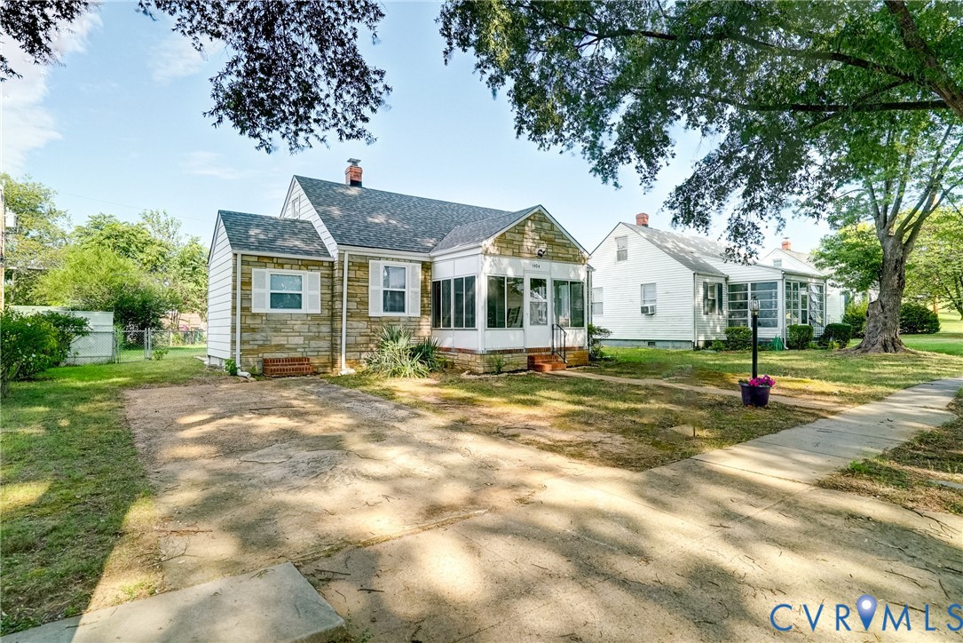 1404 Carter St — photo
