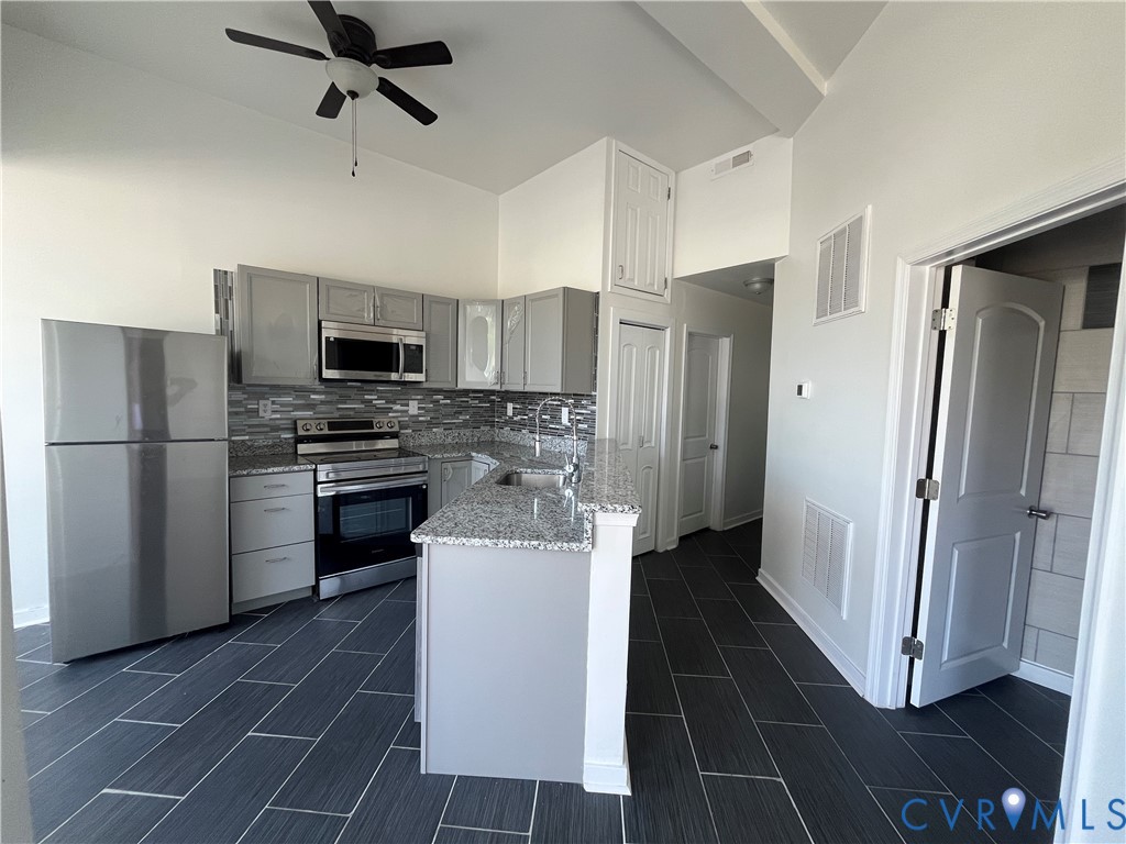1223 W Leigh St — photo