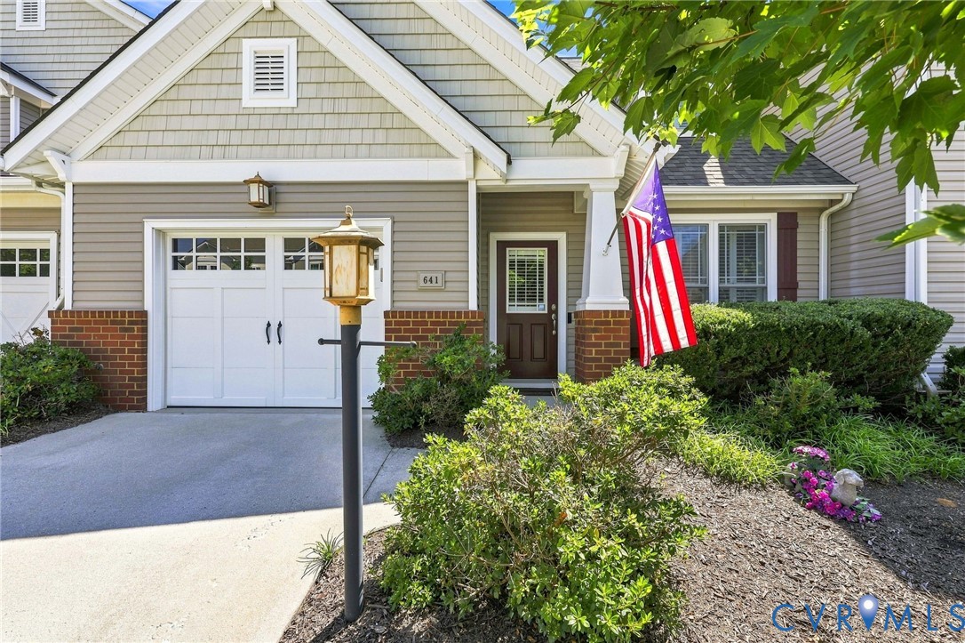 641 Abbey Village Cir — photo