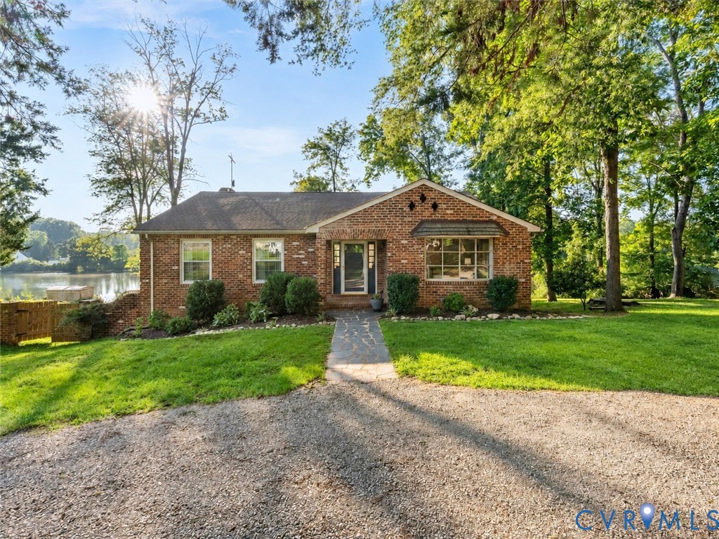 2235 Lakeview Dr — photo