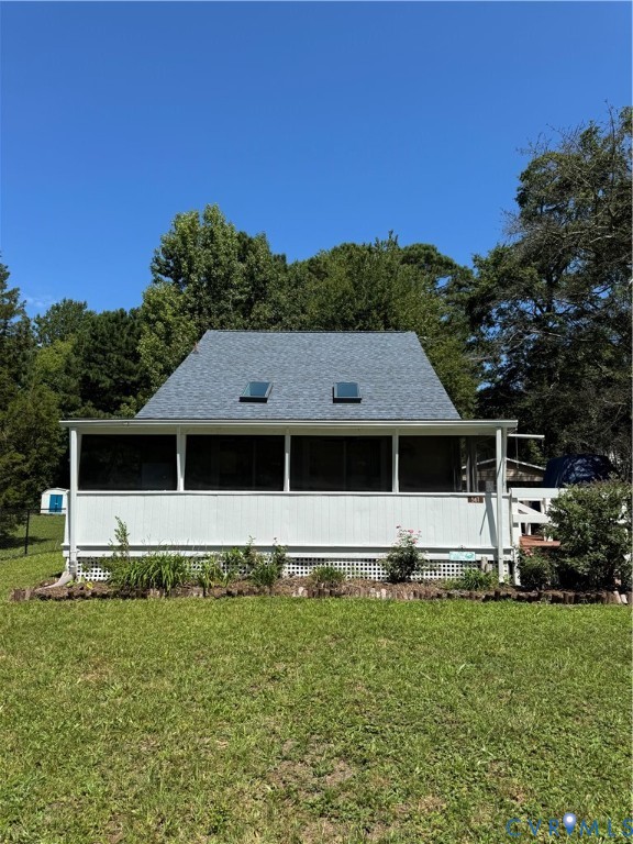 561 Shore Dr — photo