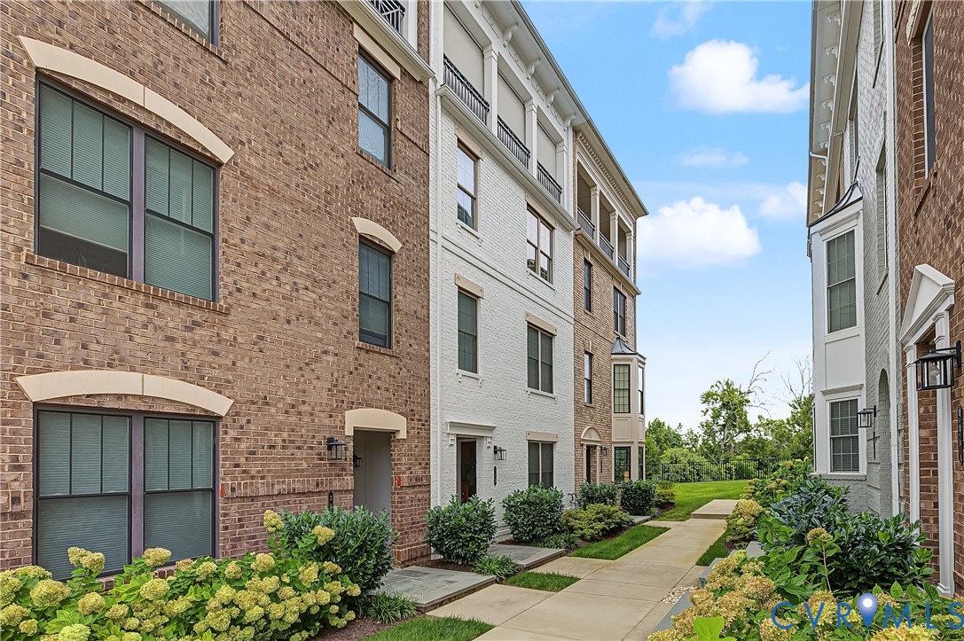 382 Adderbury Walk Unit#B — photo