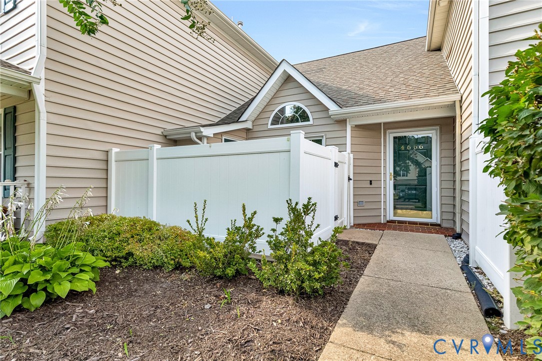 4666 Twin Hickory Lake Dr — photo