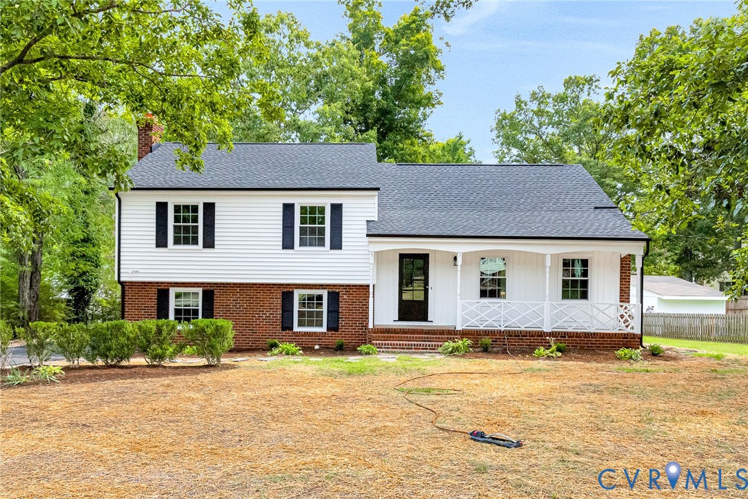 1605 Cloister Dr — photo