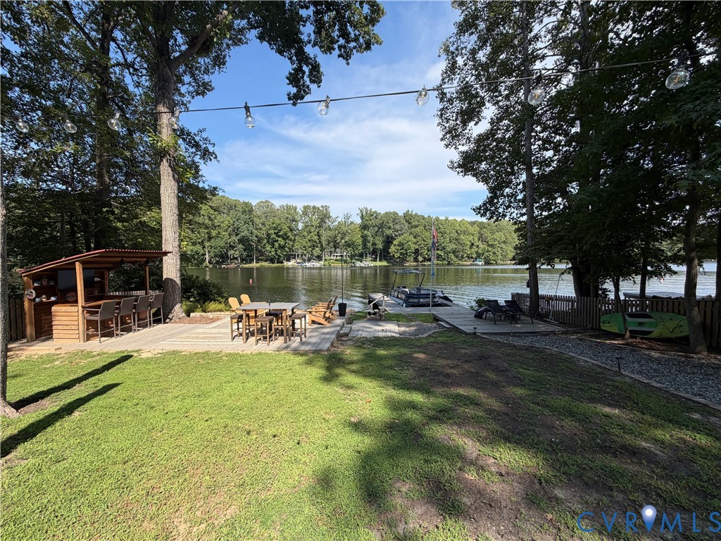 352 Lake Caroline Dr — photo