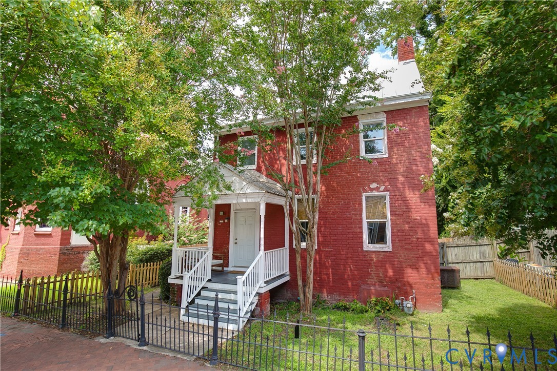 2608 E Marshall St — photo