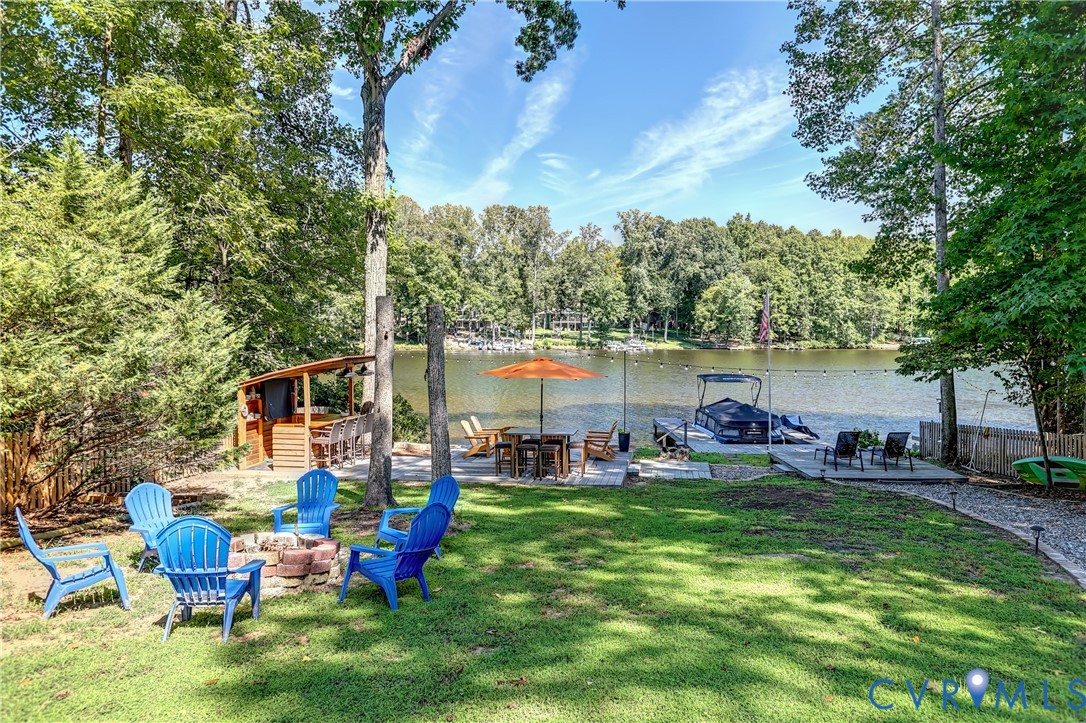 352 Lake Caroline Dr — photo