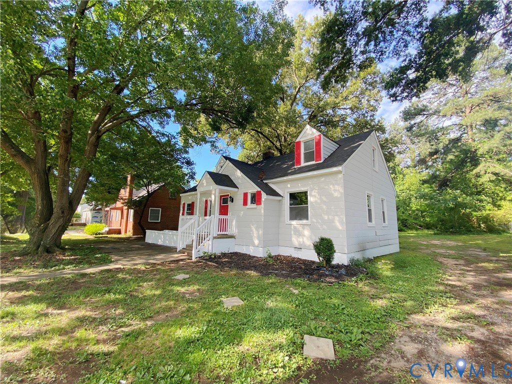 812 Dixon Dr — photo