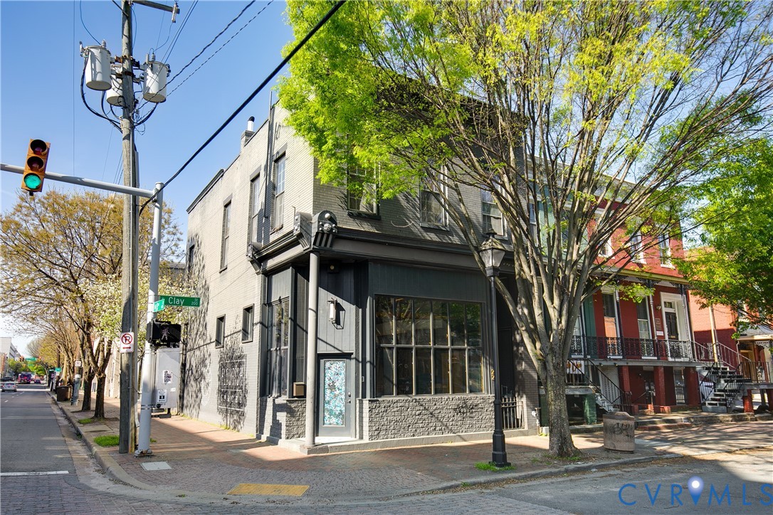 221 E Clay St — photo