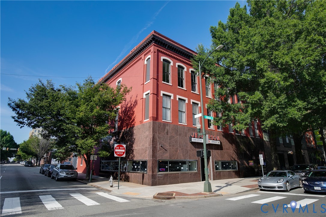 119 E Broad St — photo