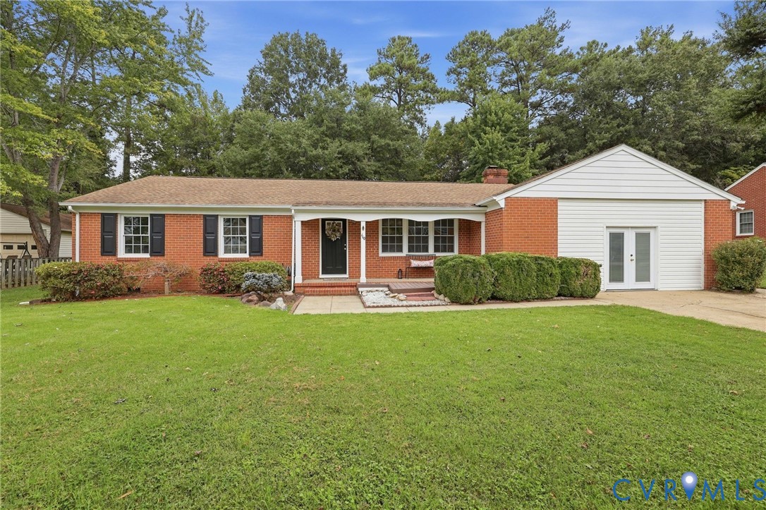 110 Hampton Dr — photo