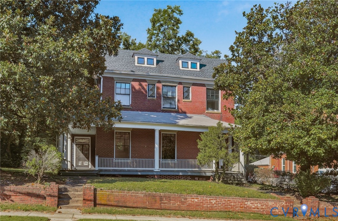 216 W Roanoke St — photo