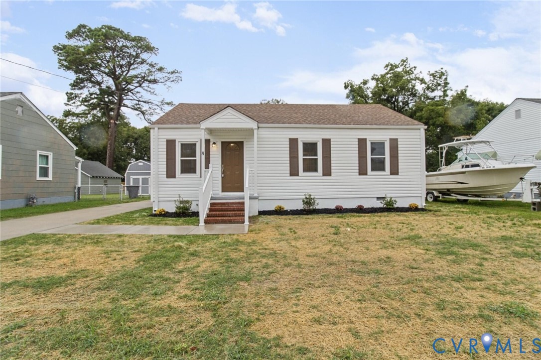 8 Bradley Ave — photo