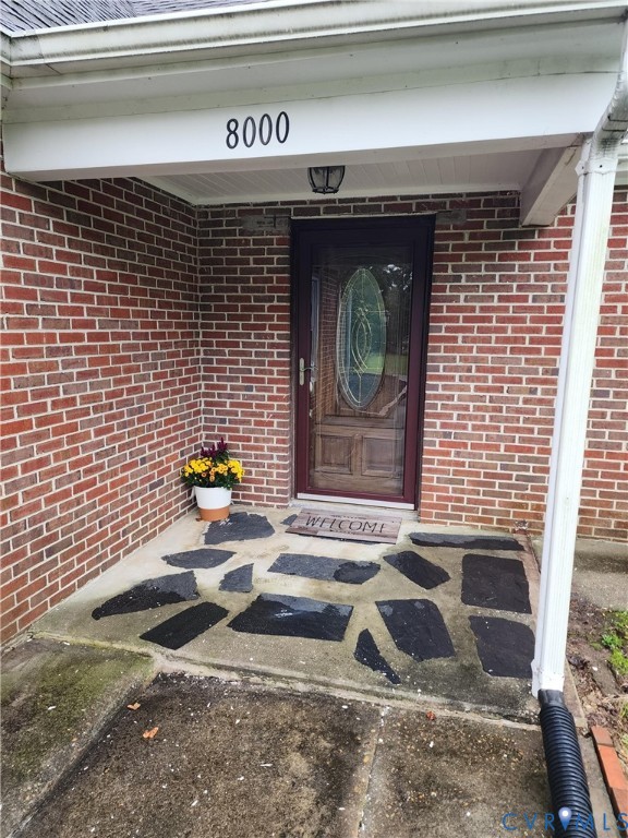 8000 Farmers Dr — photo