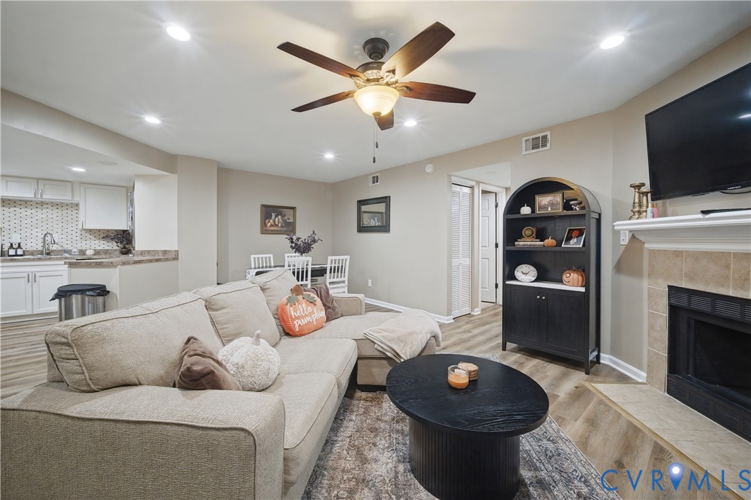1412 Becks Ct — photo