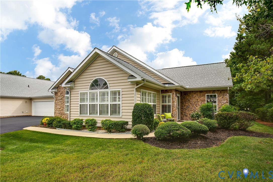 2422 Wanstead Ct — photo