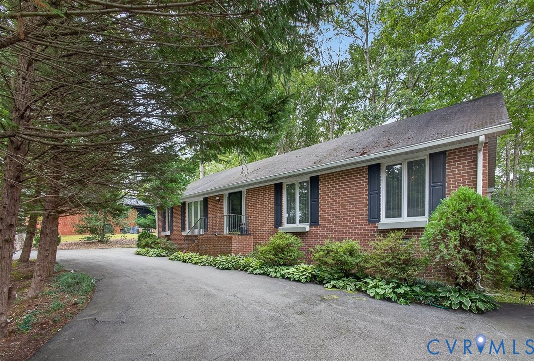 8281 Burnside Dr — photo