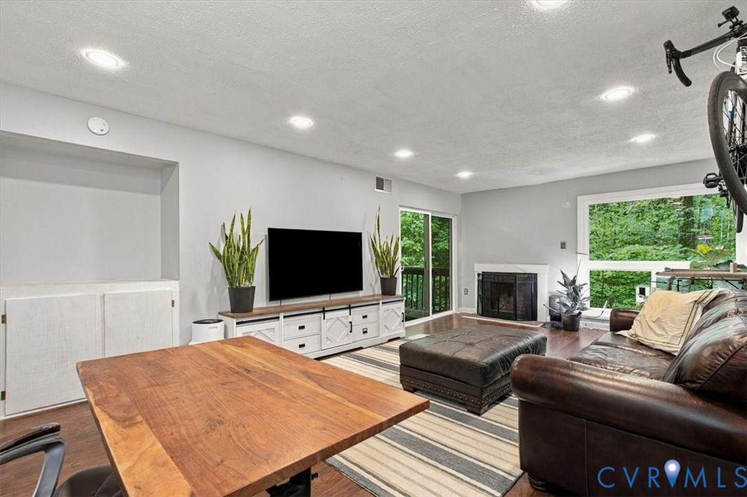 10382 Iron Mill Rd — photo