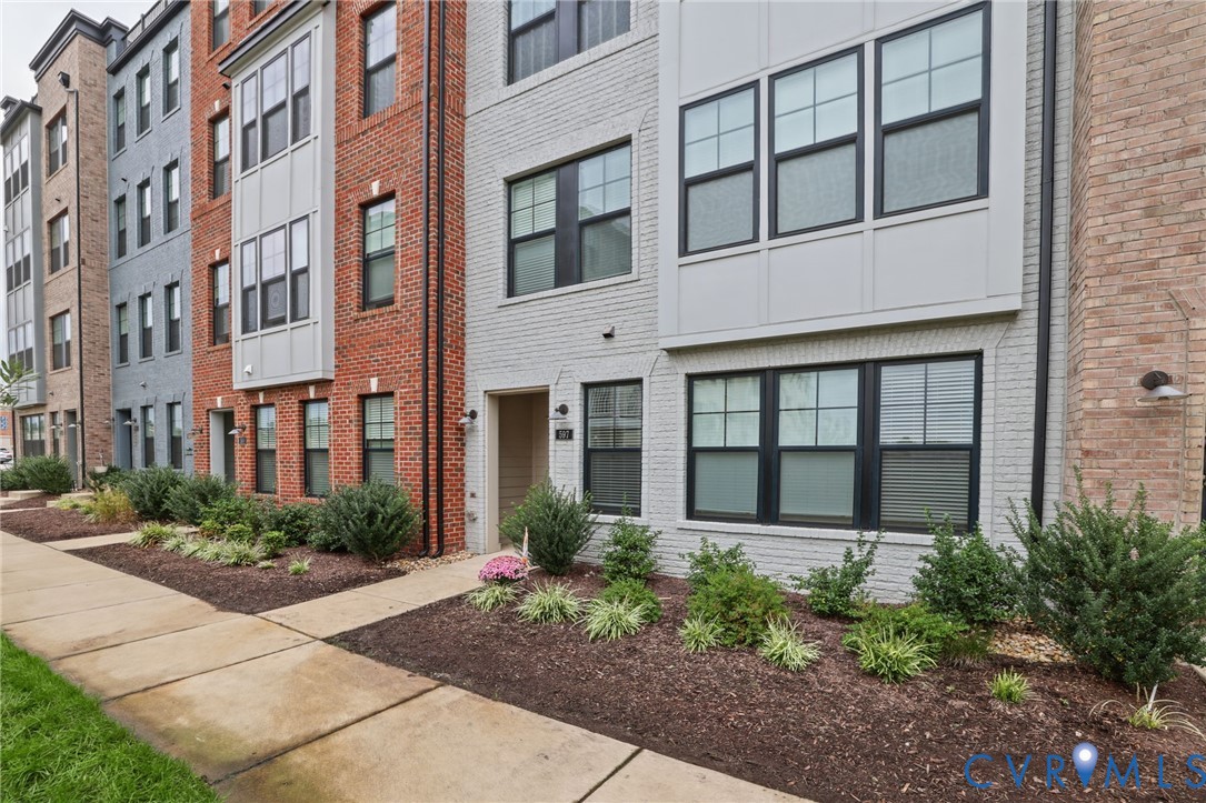 597 Weaver Brook Walk Unit B — photo
