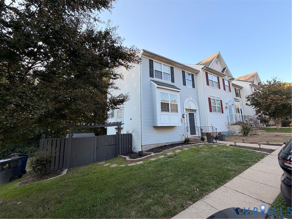 611 Kings Crest Dr Unit 611 — photo