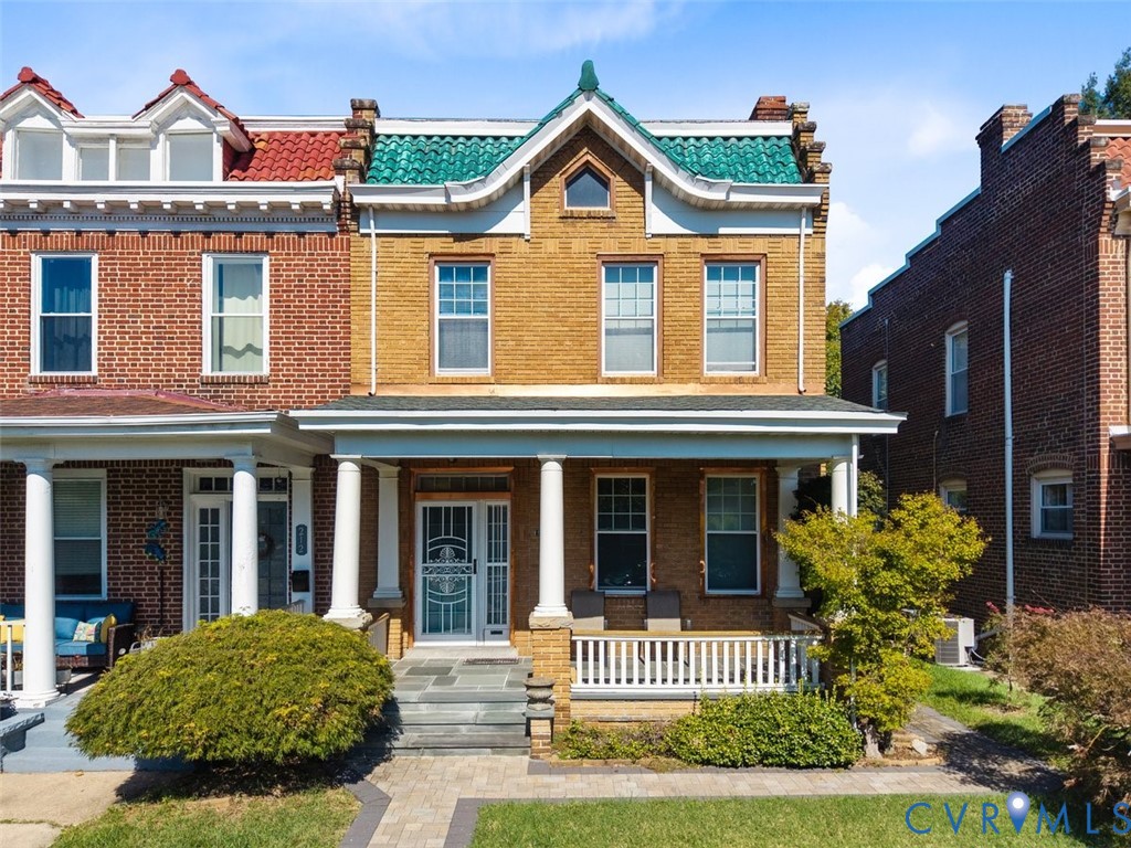 210 W Graham Rd — photo