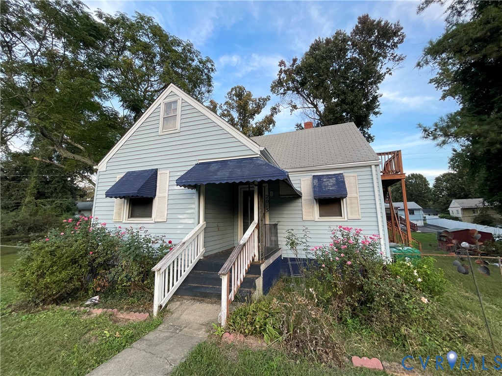 2013 Hobson Ln — photo