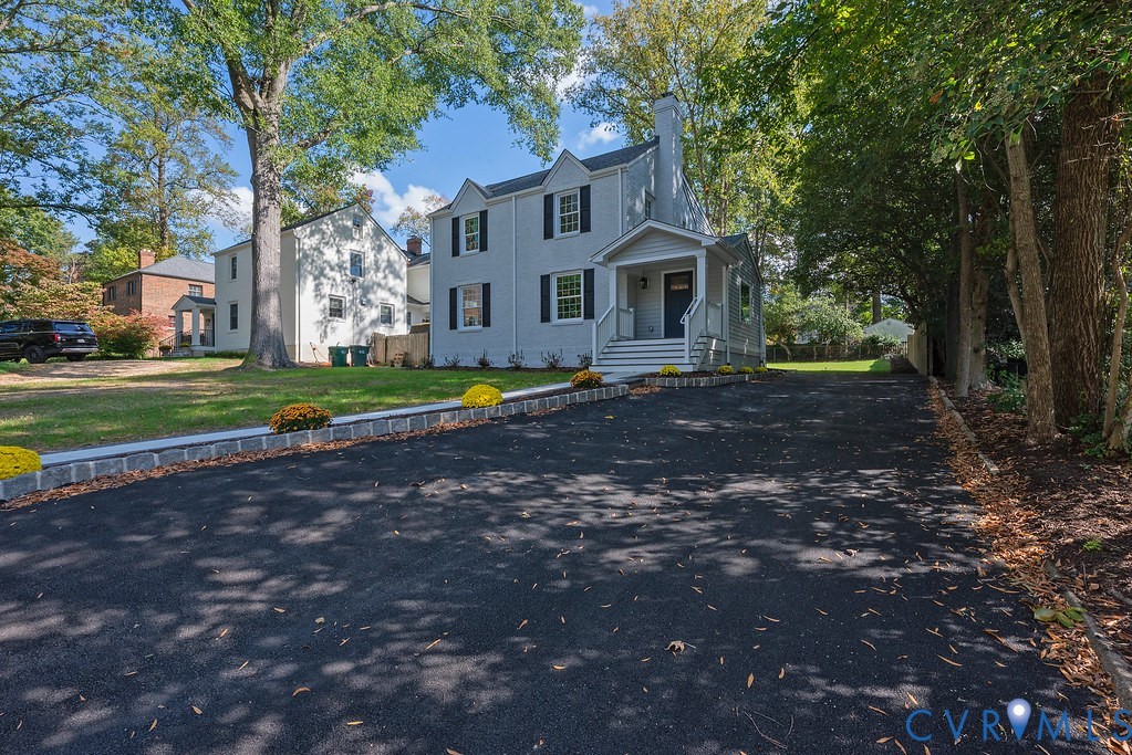 7615 Hollins Rd — photo